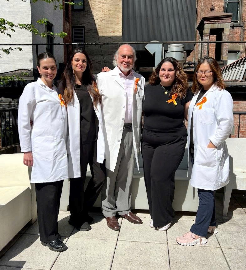 Gs. Norbert Gleicher và Trung tâm CHR: nơi cuối cùng cho hy vọng bắt đầu- Ảnh 2.