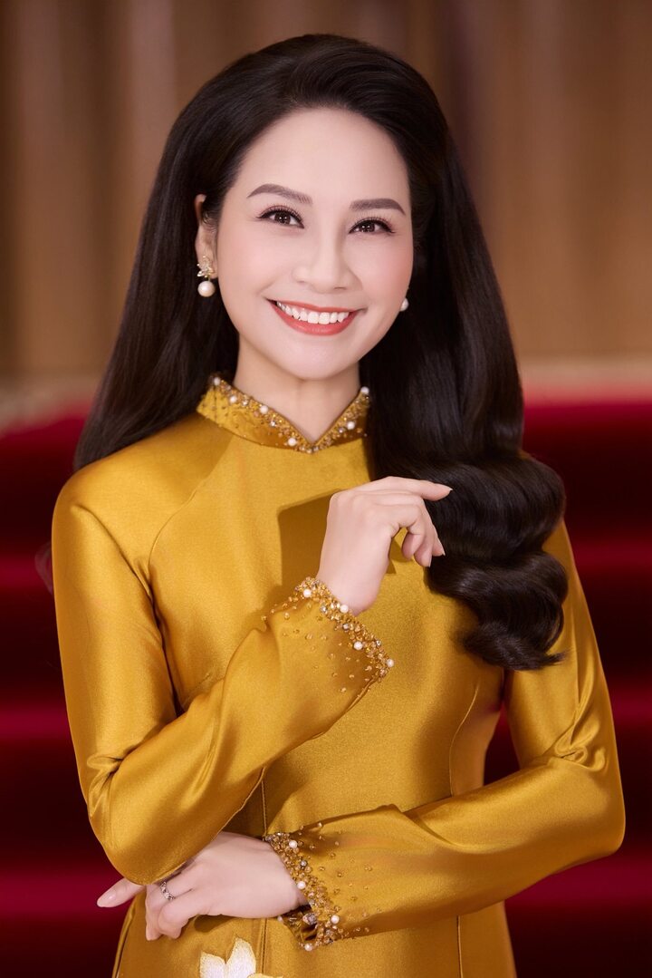 Hôn nhân viên mãn của MC xinh đẹp vừa 'chia tay' VTV3 sau 20 năm gắn bó - Ảnh 1. Hôn nhân viên mãn của MC xinh đẹp vừa 'chia tay' VTV3 sau 20 năm gắn bó - Ảnh 1.