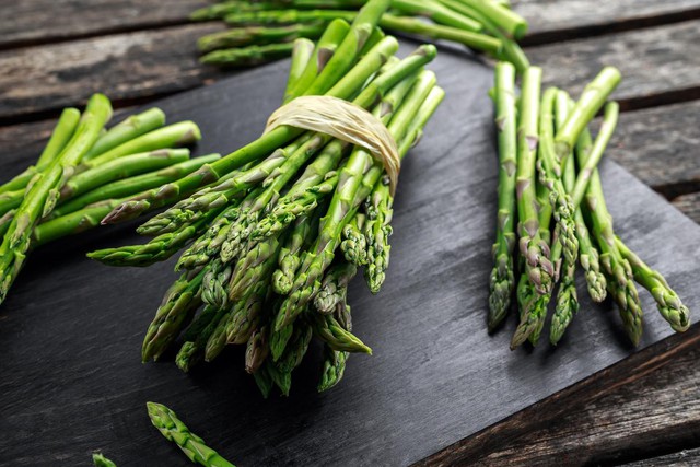 can-you-eat-asparagus-raw-1-1701237481993-1753942918828470235862-1754014490593-17540144907501688698644.jpg