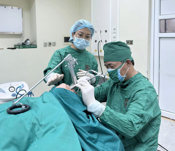 Hy hữu: Ăn quất hồng bì, người phụ nữ 35 tuổi ở Quảng Ninh bị sặc dị vật vào phổi- Ảnh 1.