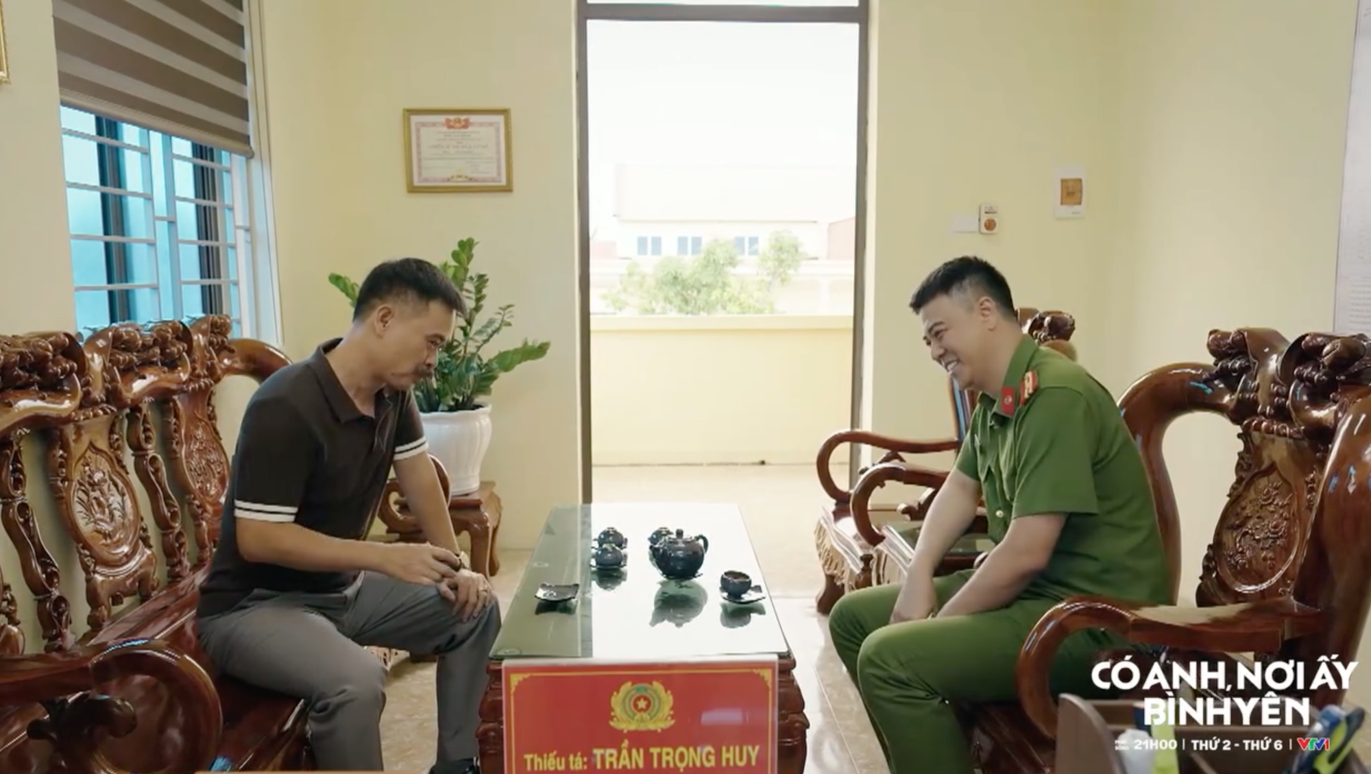 'Có anh, nơi ấy bình yên' mới nhất (tập 4): Thiếu tá Huy đối diện áp lực phải xử lý công việc 'uyển chuyển'- Ảnh 3. 'Có anh, nơi ấy bình yên' mới nhất (tập 4): Thiếu tá Huy đối diện áp lực phải xử lý công việc 'uyển chuyển'- Ảnh 3.