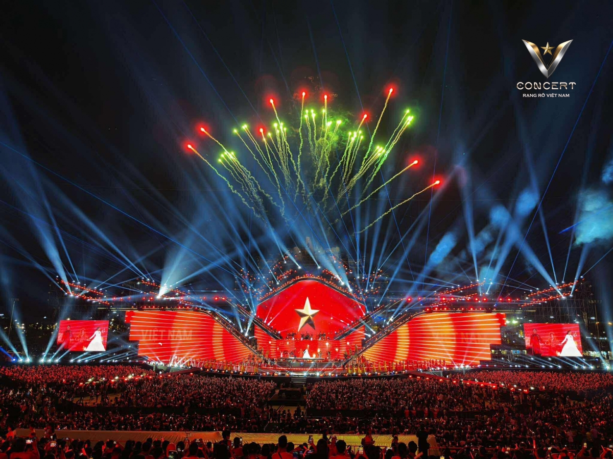 Xuân Hinh, Hòa Minzy thăng hoa trên sân khấu V Concert - Rạng rỡ Việt Nam - Ảnh 1.