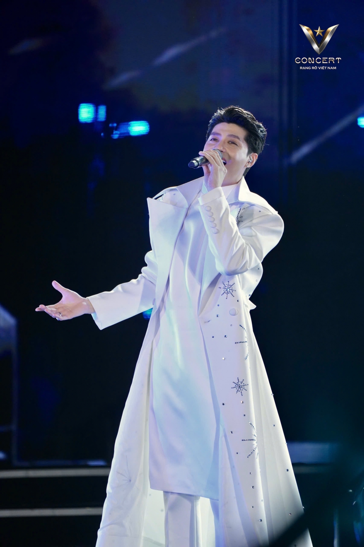 Xuân Hinh, Hòa Minzy thăng hoa trên sân khấu V Concert - Rạng rỡ Việt Nam - Ảnh 12.