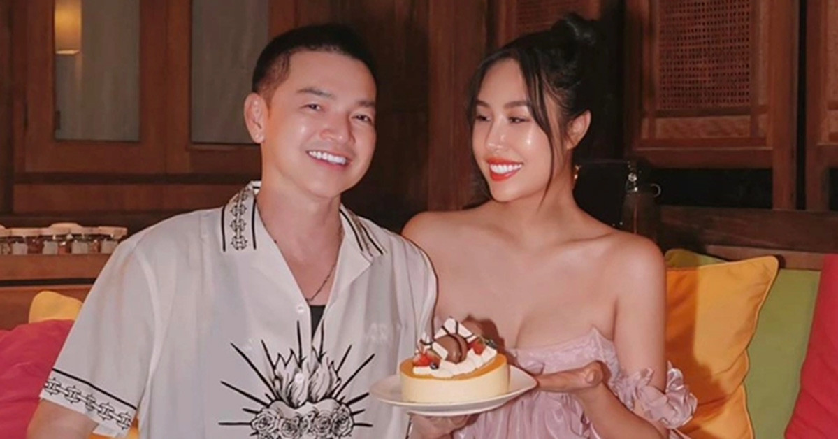 Nghệ sĩ Quang Minh U70 "trẻ như thanh ni&ecirc;n" hạnh ph&uacute;c b&ecirc;n bạn g&aacute;i k&eacute;m 37 tuổi