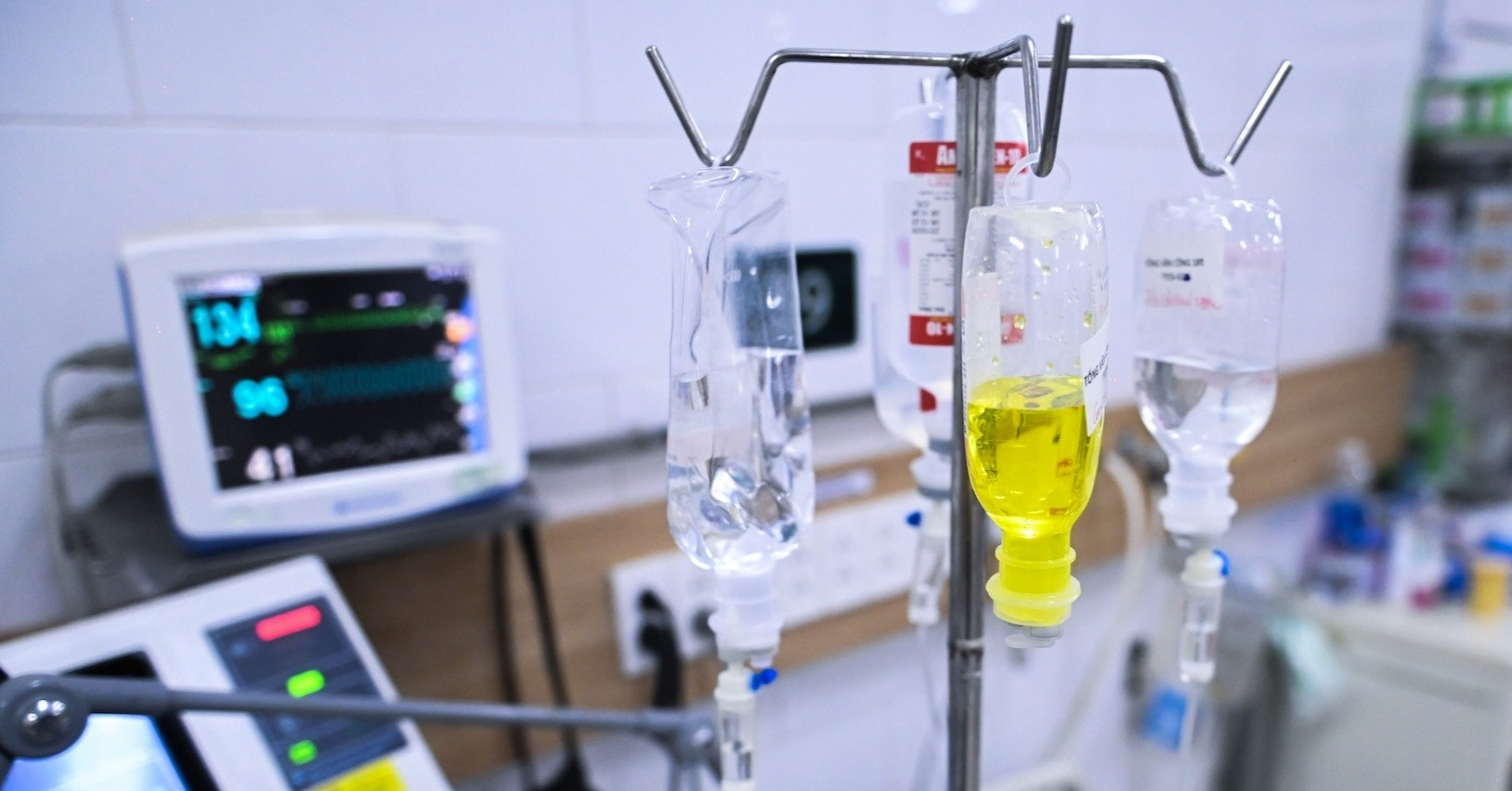 Nữ sinh 16 tuổi đi cấp cứu, tổn thương n&atilde;o v&igrave; h&iacute;t kh&oacute;i thuốc l&aacute; điện tử