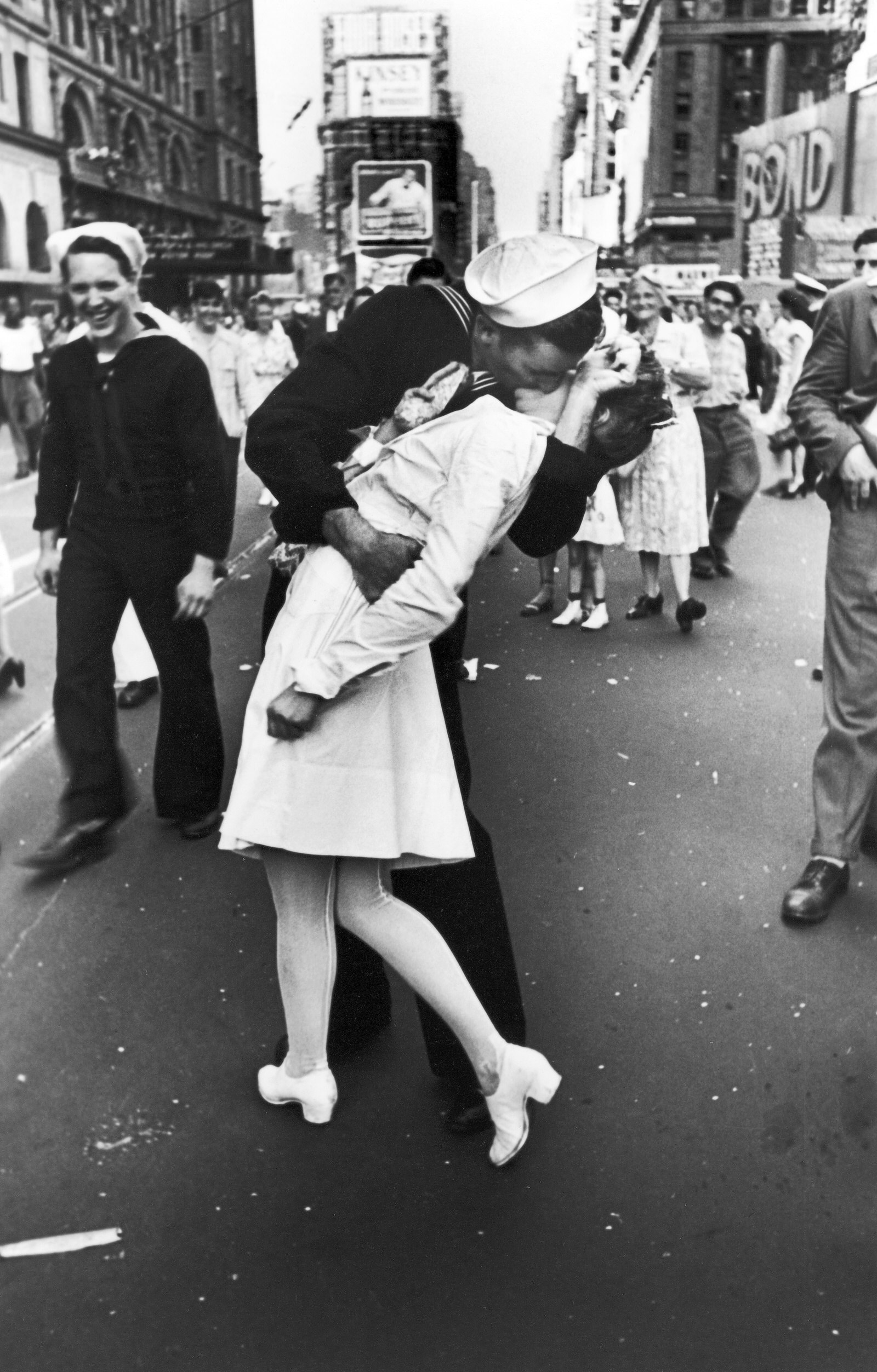the-kiss-1754736720432-1754736720651347456999-1754787123110-17547871233091821844790.jpg