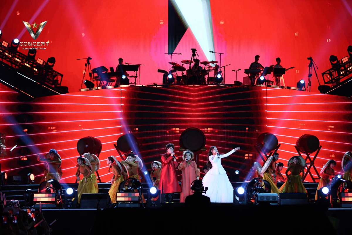 Xuân Hinh, Hòa Minzy thăng hoa trên sân khấu V Concert - Rạng rỡ Việt Nam - Ảnh 5.