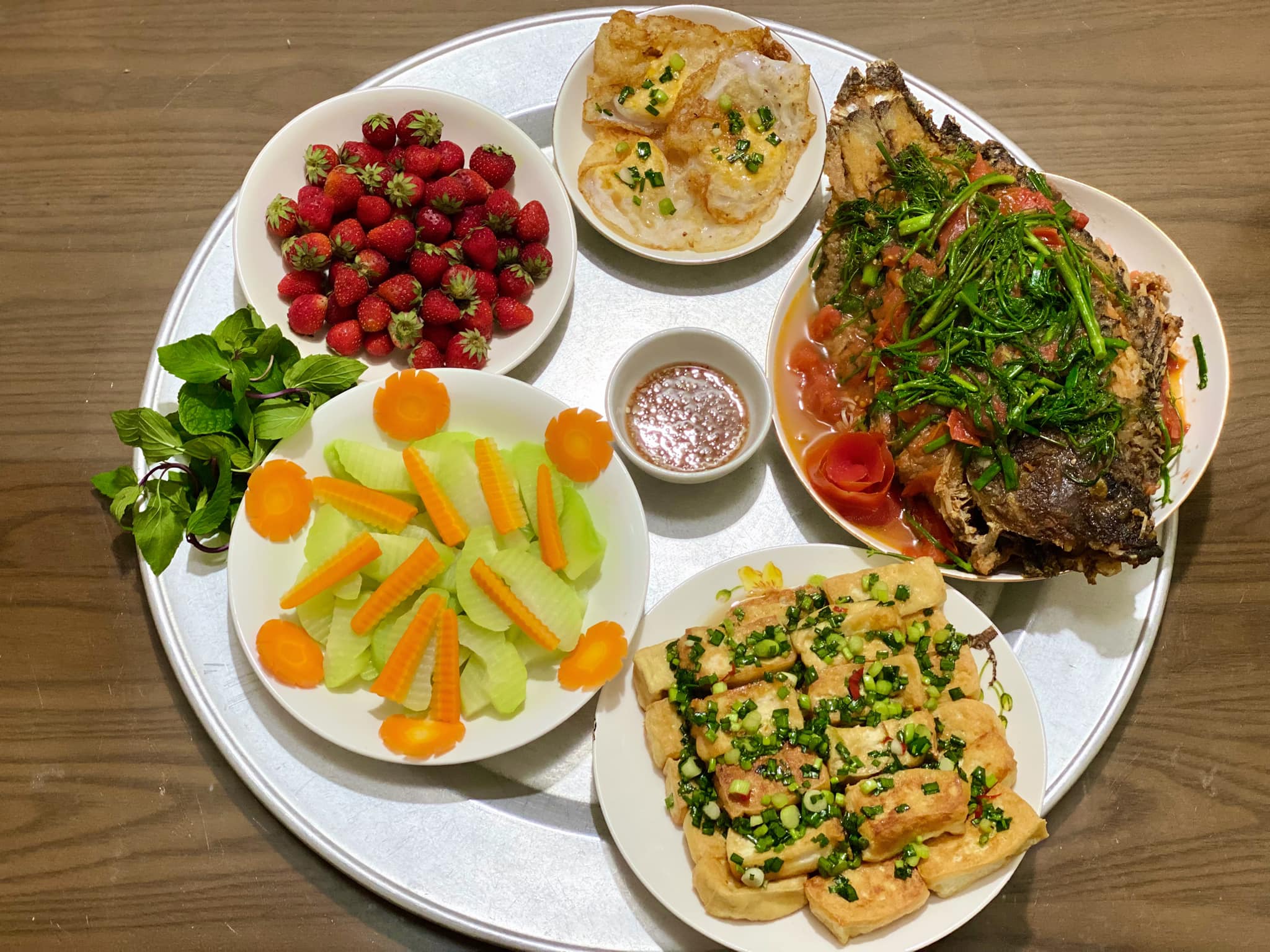 20+ mâm cơm gia đình đơn giản với món ăn ngon 'bá cháy', đảm bảo cả nhà 'chén' sạch- Ảnh 9. 20+ mâm cơm gia đình đơn giản với món ăn ngon 'bá cháy', đảm bảo cả nhà 'chén' sạch- Ảnh 9.