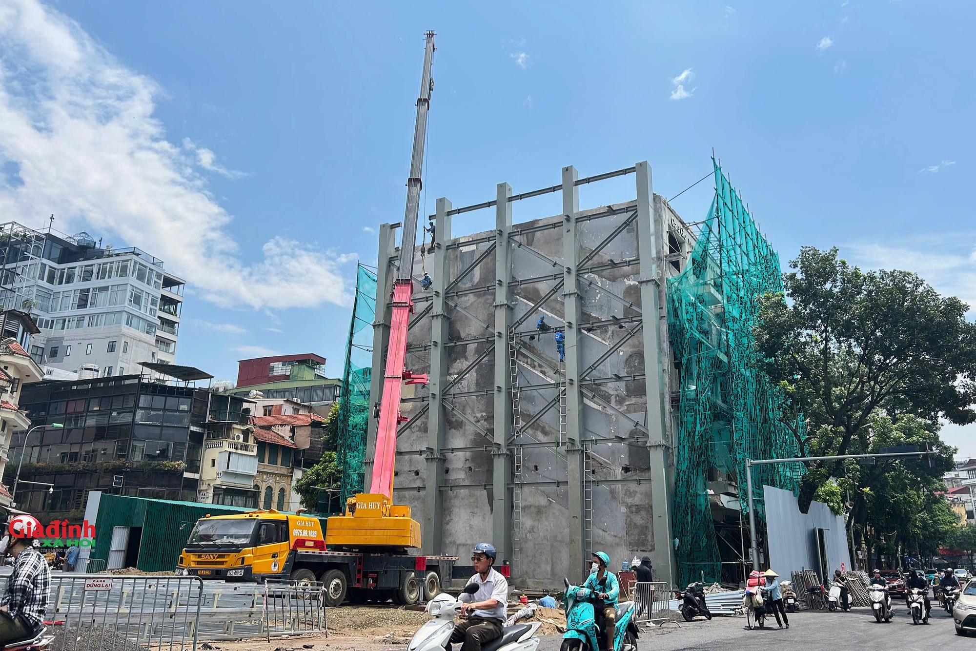 Hà Nội: Hiện trạng một phần nhà hàng Thủy Tạ đã được phá dỡ, di dời bãi xe để mở rộng quảng trường Đông Kinh - Nghĩa Thục- Ảnh 3.