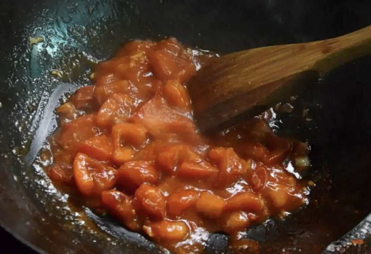canh-ca-chua-6-17549325427162065788669-1754933316024-17549333161581759218984-1755074447168-1755074447336903481308.jpg