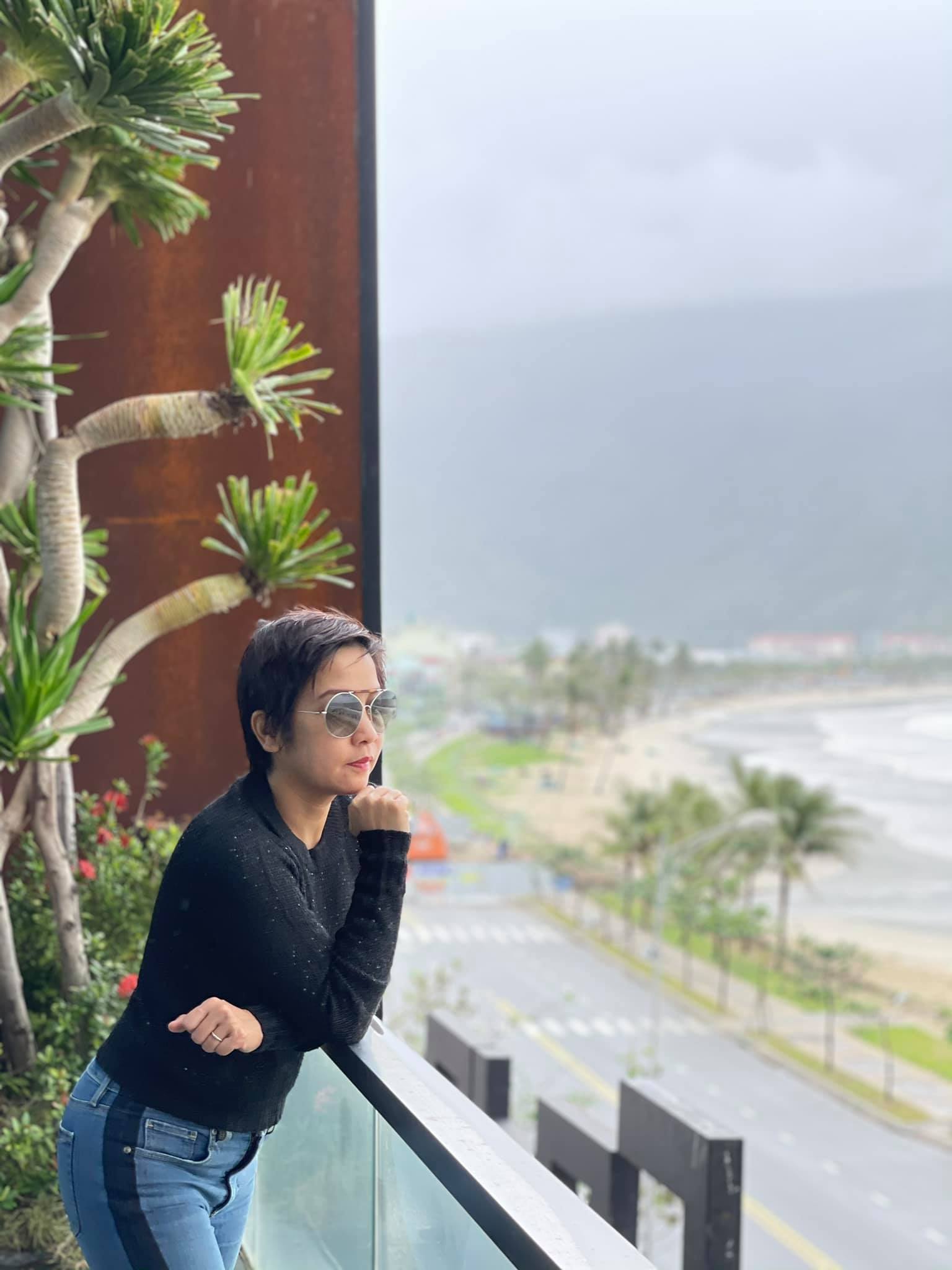 Mặt mộc tuổi trung niên của diva Mỹ Linh