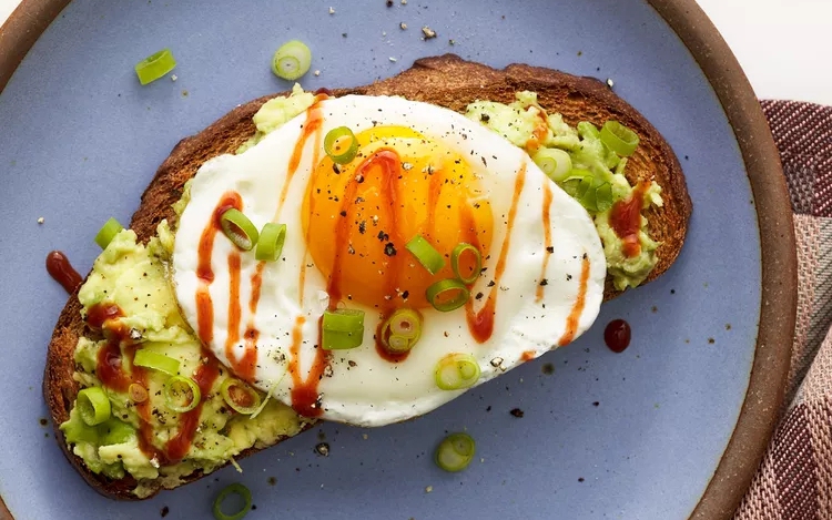 ewl-267169-avocado-egg-toast-hero-01-9385a3b6112b409b944e04d1cb6a9733-1754990683422-17549906836011703867709-154-0-623-750-crop-175505453077834330315.jpg