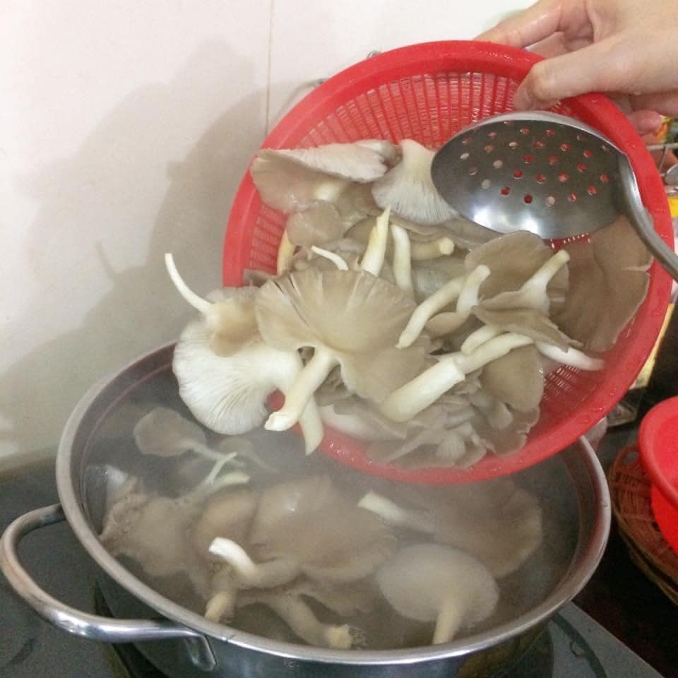 ចាត់ទុកជា 'គ្រឿងសមុទ្រនៃទឹកដី' នេះជាអាហារទំនើបដែលមានលក់ដាច់ខ្លាំងនៅទីផ្សារវៀតណាម ជួយគ្រប់គ្រងជាតិស្ករក្នុងឈាមបានល្អ និងធ្វើម្ហូបឆ្ងាញ់ៗជាច្រើនមុខ - រូបថត ៥. Được ví như ‘hải sản của đất’, đây là siêu thực phẩm cực sẵn ở chợ Việt giúp kiểm soát đường huyết tốt, chế biến được nhiều món ngon- Ảnh 5.