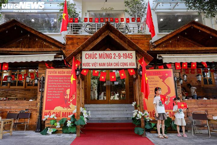Loạt sản phẩm hút khách nhờ lấy cảm hứng từ Quốc khánh 2/9 - Ảnh 12.