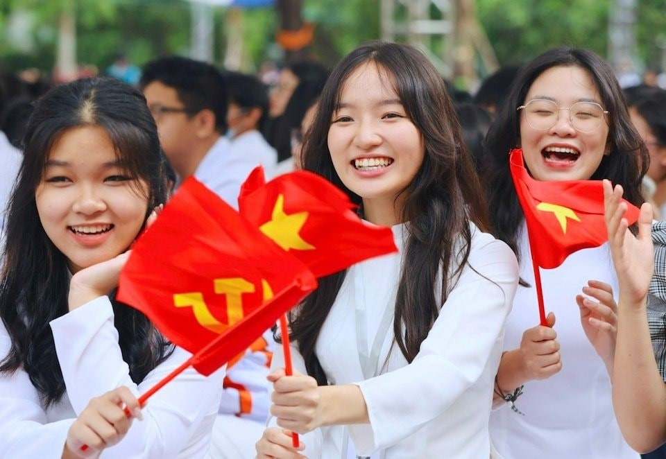 Tin sáng 14/8: Miền Bắc bước vào đợt mưa dông kéo dài; Lộ sự thật về nhân vật nữ khi công an làm việc với nhóm người quay clip nhạy cảm trên xe Mercedes - Ảnh 4. Tin sáng 14/8: Miền Bắc bước vào đợt mưa dông kéo dài; Lộ sự thật về nhân vật nữ khi công an làm việc với nhóm người quay clip nhạy cảm trên xe Mercedes - Ảnh 4.