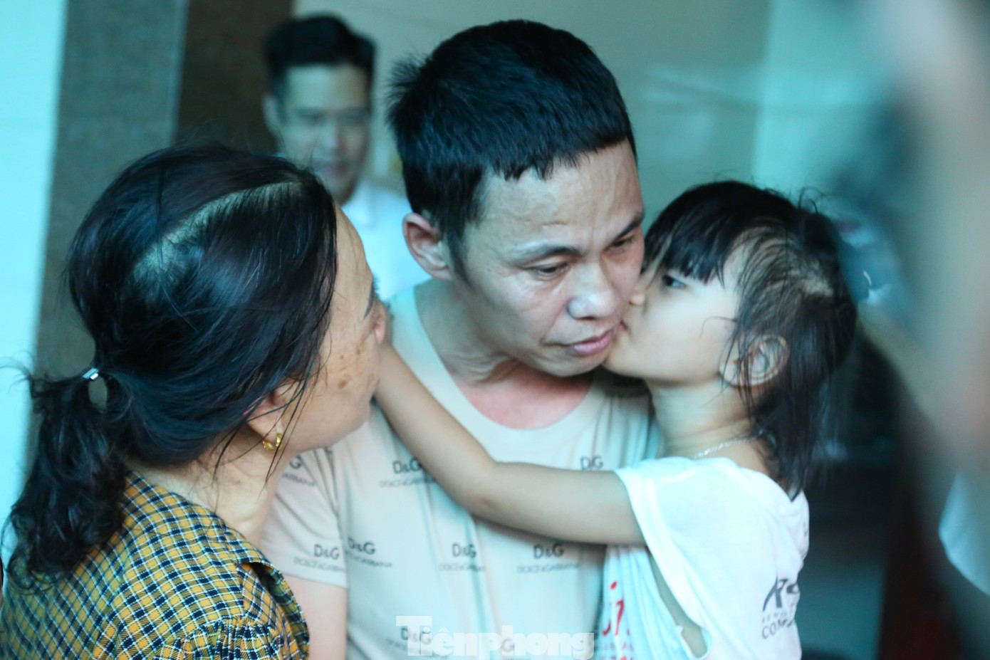 Ngày tại ngoại đoàn tụ gia đình của người bán gà lôi trắng bị tuyên 6 năm tù - Ảnh 5.