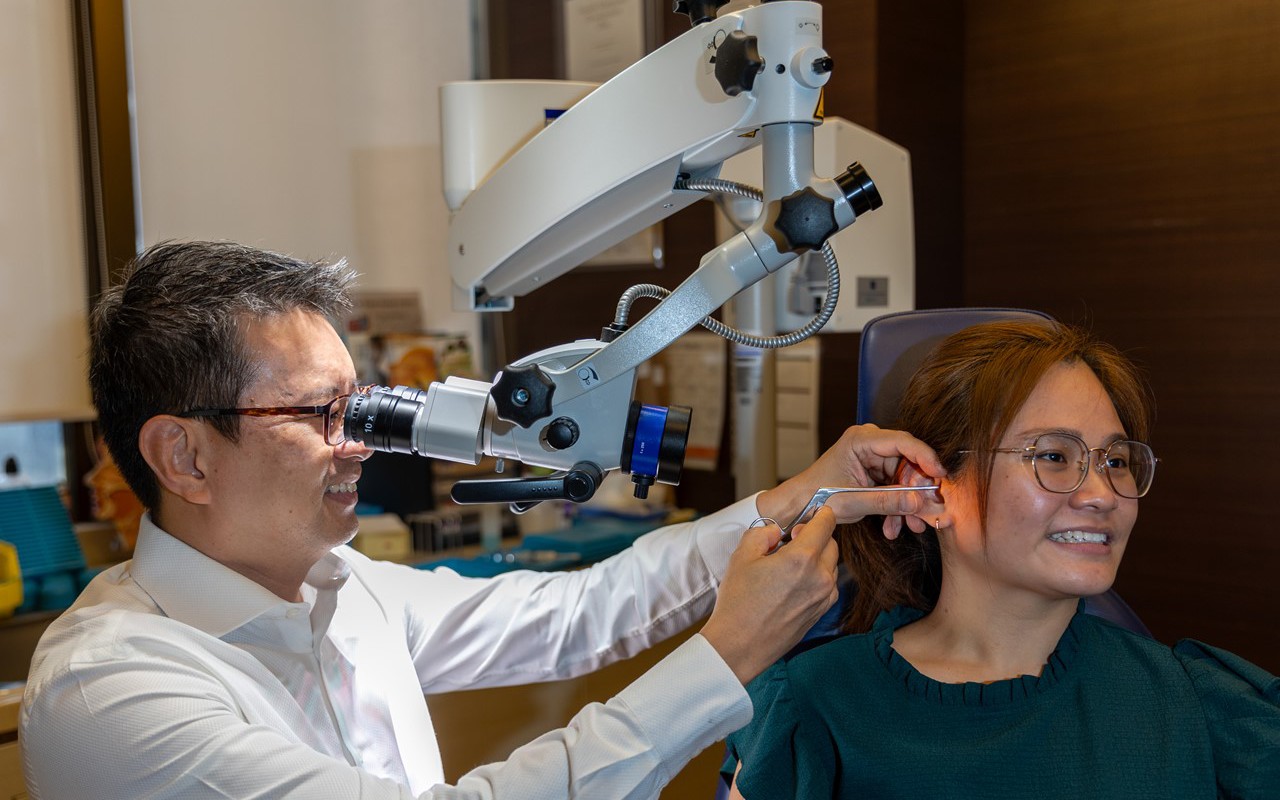 Bị nghẹt mũi, chảy dịch nhiều năm, người đàn ông đi khám phát hiện lý do bất ngờ - Ảnh 2.