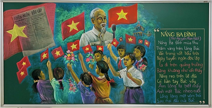 Thầy giáo dùng phấn màu tái hiện khoảnh khắc lịch sử 2/9 chân thực từng chi tiết - Ảnh 2. Thầy giáo dùng phấn màu tái hiện khoảnh khắc lịch sử 2/9 chân thực từng chi tiết - Ảnh 2.