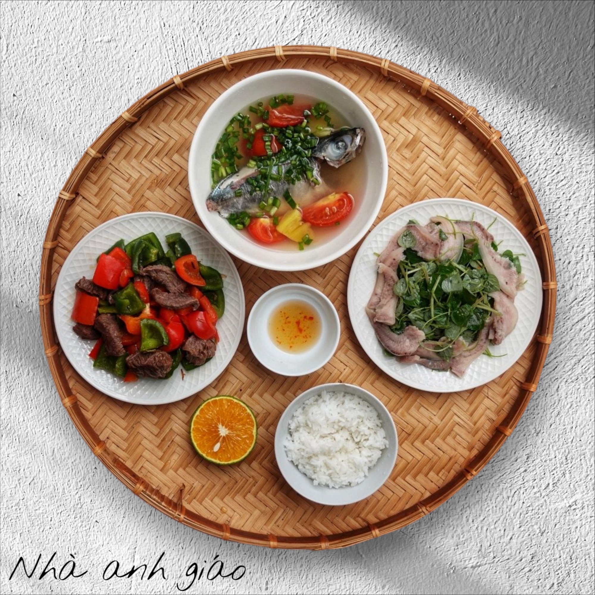Những mâm cơm của thầy giáo 9X độc thân ở Đà Lạt: Đẹp mê mẩn, ngon 'nhức nách' khiến dân mạng trầm trồ- Ảnh 2.