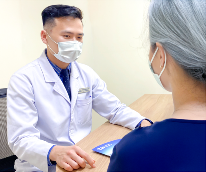 Người phụ nữ 45 tuổi bất ngờ phát hiện ung thư phổi di căn não từ dấu hiệu nhiều người Việt bỏ qua- Ảnh 2. Người phụ nữ 45 tuổi bất ngờ phát hiện ung thư phổi di căn não từ dấu hiệu nhiều người Việt bỏ qua- Ảnh 2.