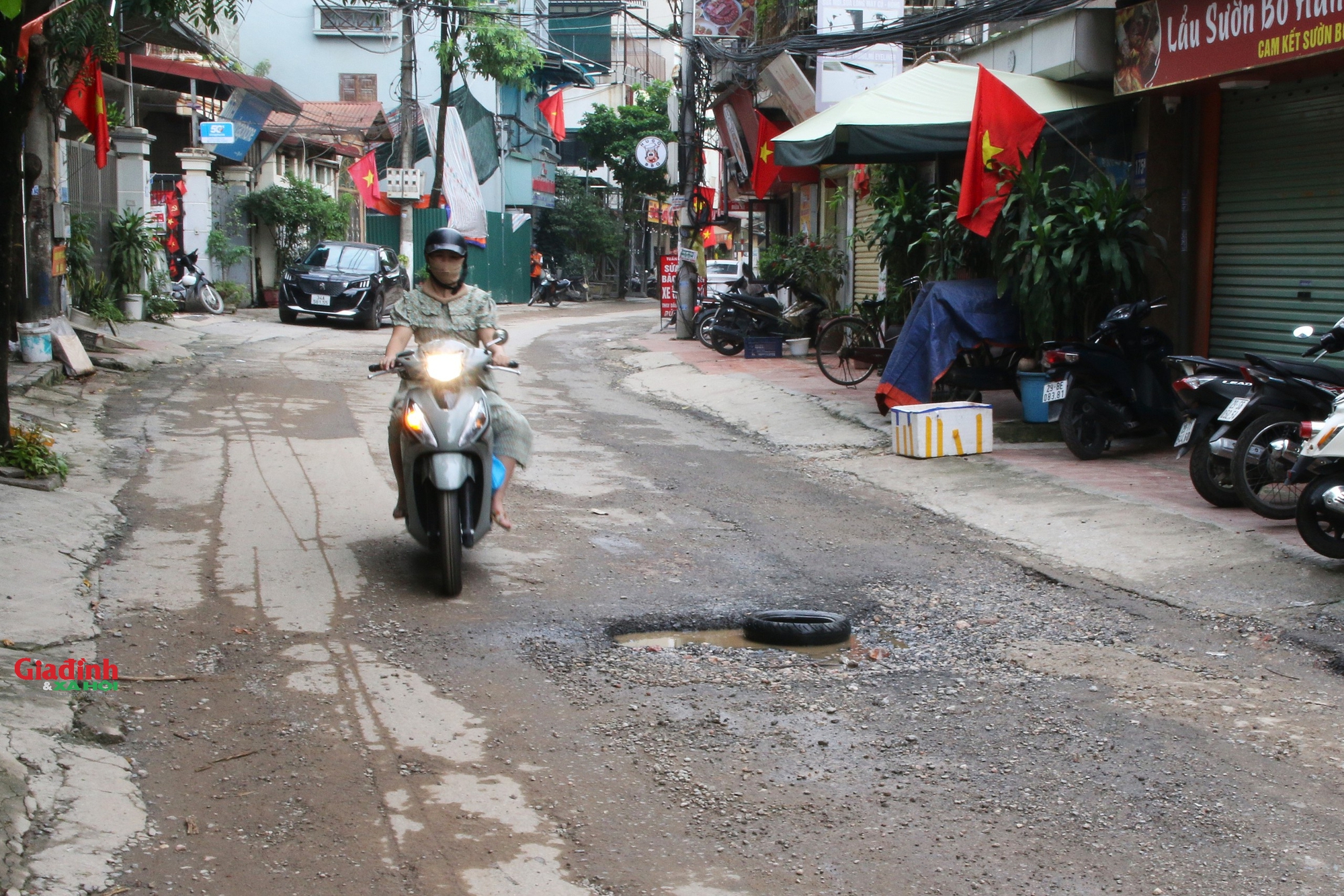 Hà Nội: Người dân khốn khổ vì đường Thanh Bình bị 'băm nát' sau hơn 1 năm thi công- Ảnh 12.