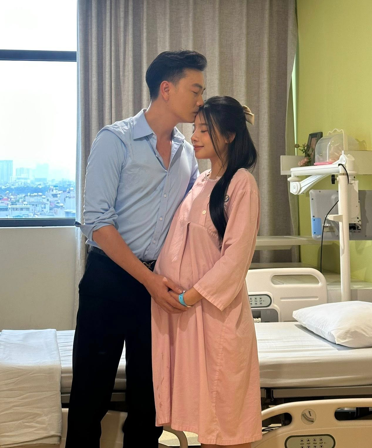 Mạnh Trường và dàn diễn viên VFC chúc mừng Trọng Lân 'lên chức'- Ảnh 1.