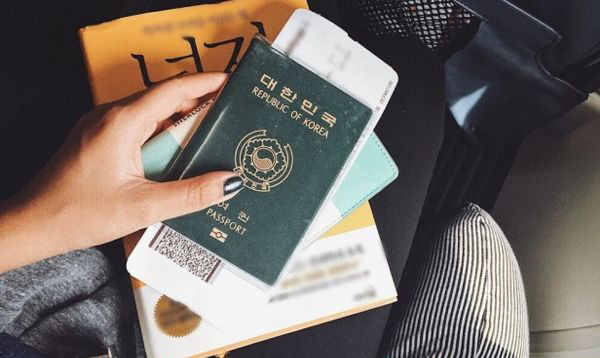 Từ 15/8/2025, tỷ phú và người nổi tiếng vào Việt Nam được miễn thị thực? - Ảnh 1.