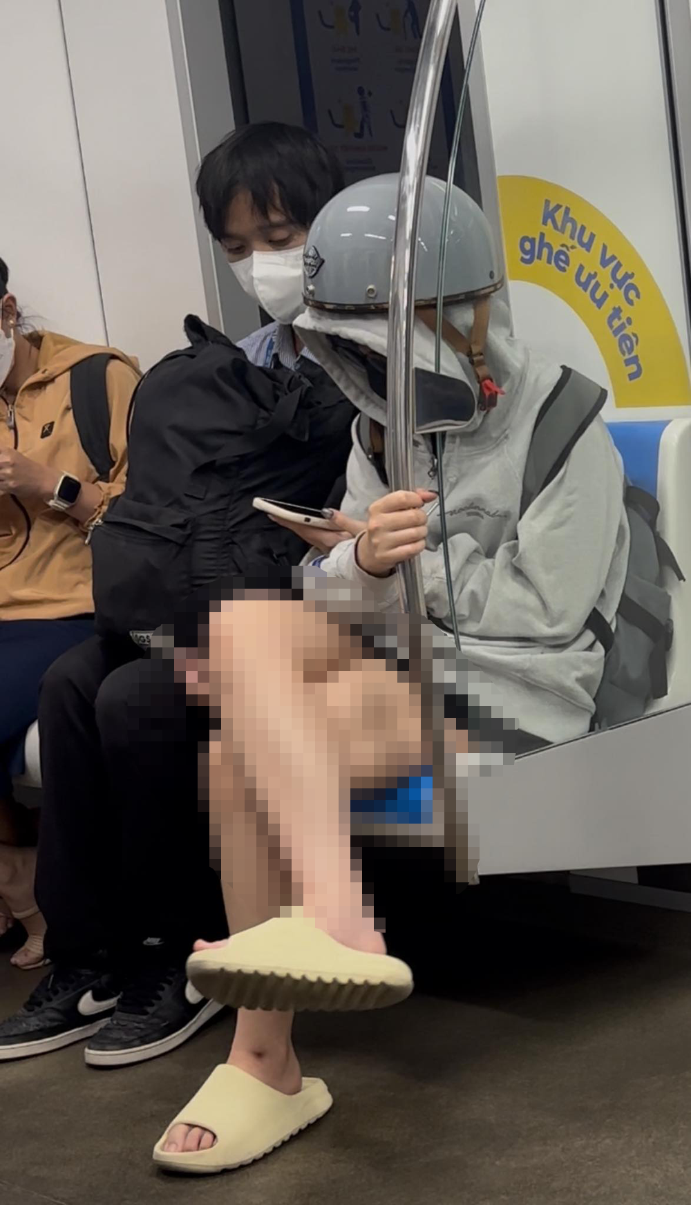 Xác minh vụ người đàn ông bị cô gái truy đuổi vì có hành vi sàm sỡ trên Metro - Ảnh 1.