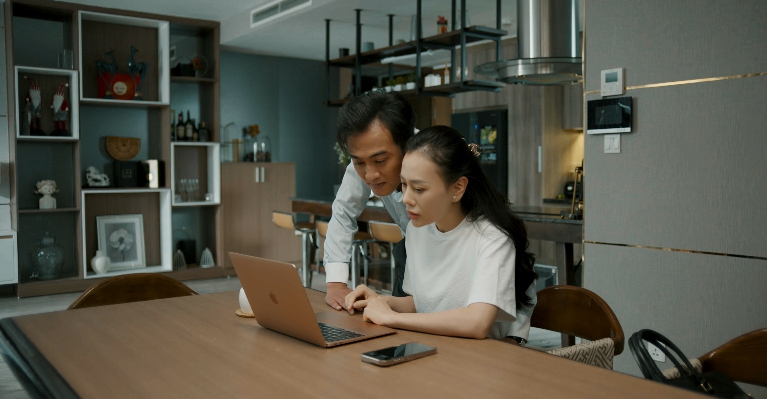 Nam diễn viên giám đốc 'lép vế' vợ trong 'Gió ngang khoảng trời xanh' là ai?- Ảnh 14.