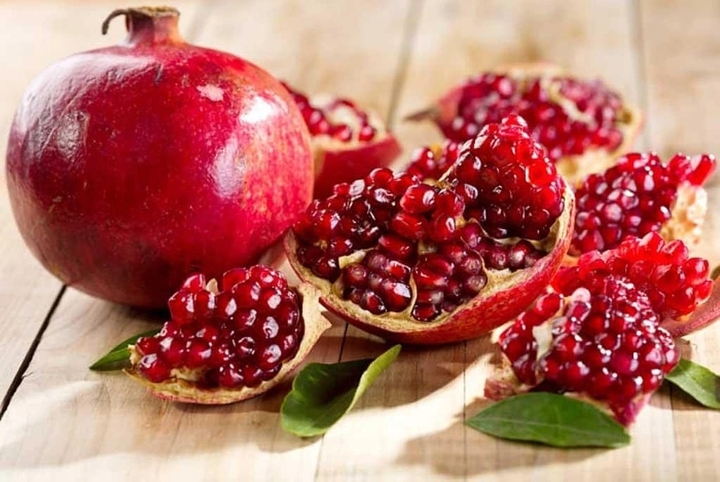 Ăn lựu nên nuốt hay bỏ hạt? - Ảnh 1.