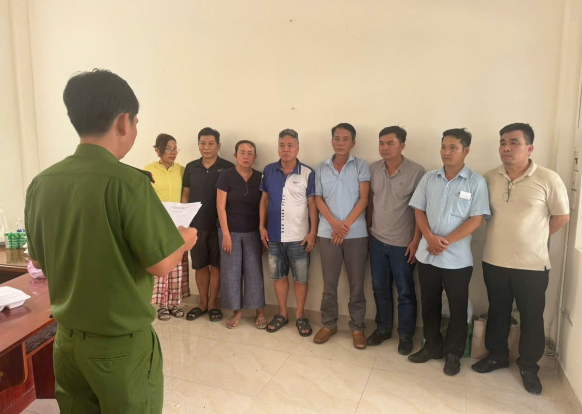 Phá sới bạc "khủng" dưới vỏ bọc gara sửa xe ô tô - Ảnh 1. Phá sới bạc "khủng" dưới vỏ bọc gara sửa xe ô tô - Ảnh 1.