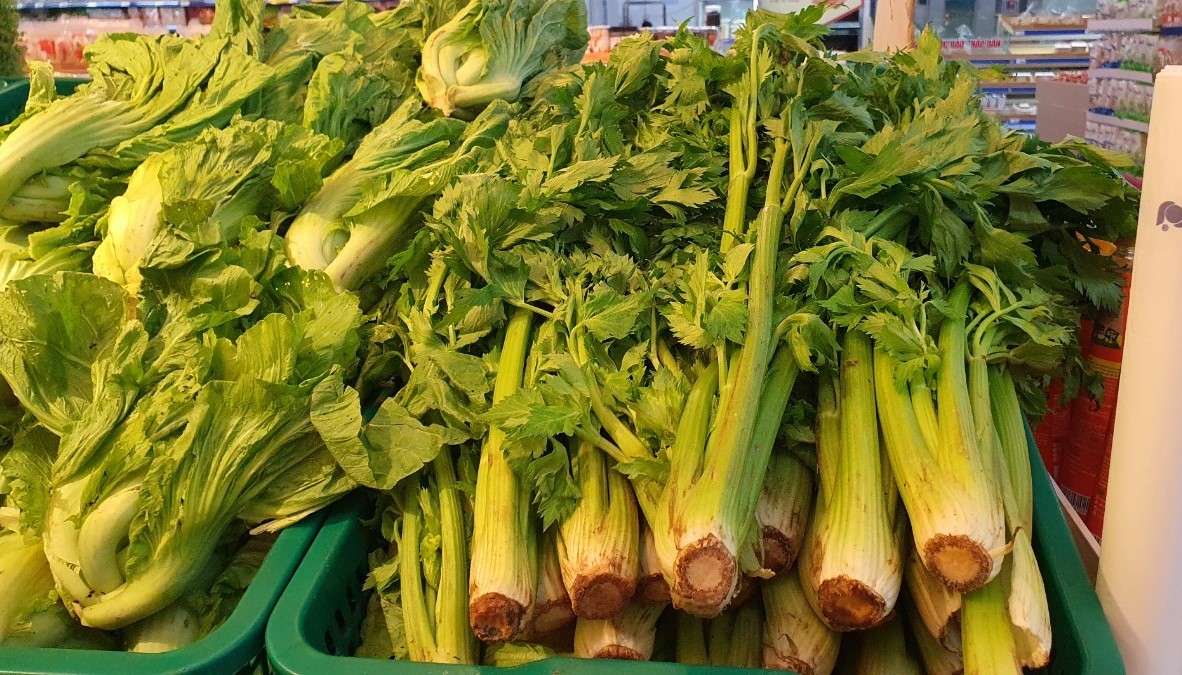 Överraskande nog är den del av selleri som ofta slängs bort ett superlivsmedel som hjälper till att avgifta levern och är lätt att tillaga - Foto 2. Bất ngờ bộ phận của rau cần tây hay bỏ đi là siêu thực phẩm giúp thải độc gan, dễ dàng trong chế biến- Ảnh 2.
