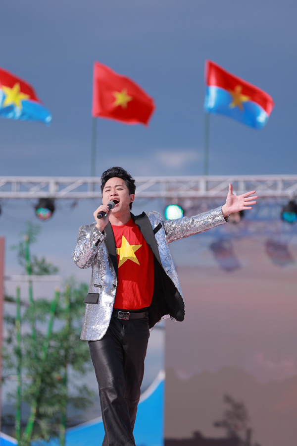 Tùng Dương: Cát-sê cho một bài hát về tình yêu quê hương đất nước là vô giá - Ảnh 3.