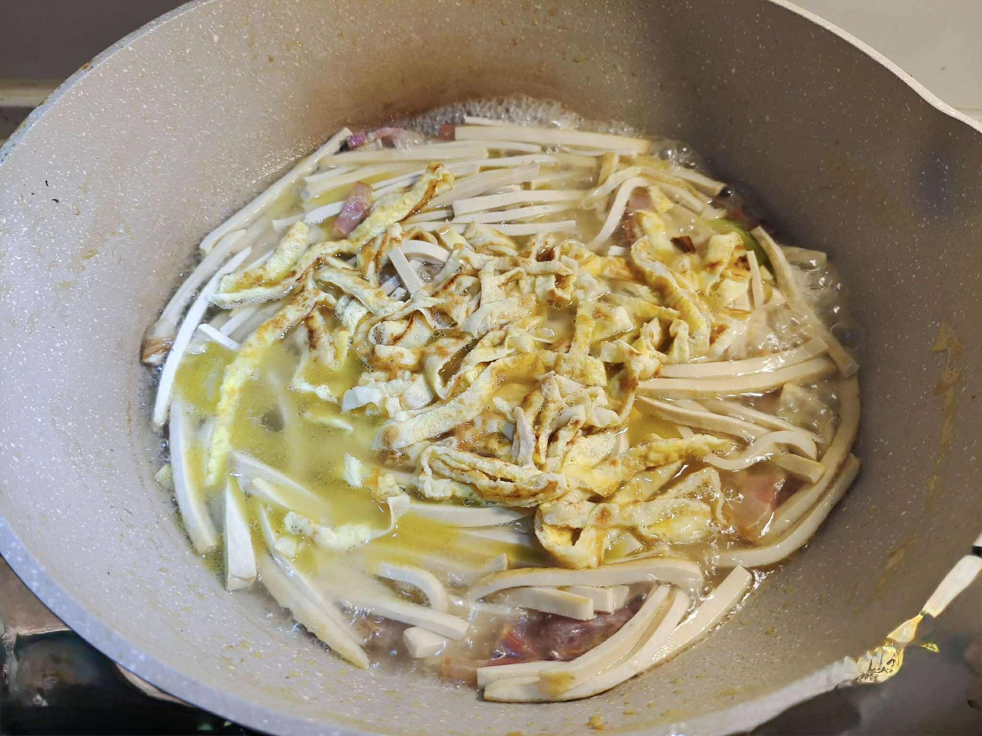 Tôi rất thích nấu canh đậu phụ theo cách này: Mềm thanh, tươi ngon và hấp dẫn, vừa dọn ra là ăn hết ngay- Ảnh 4.