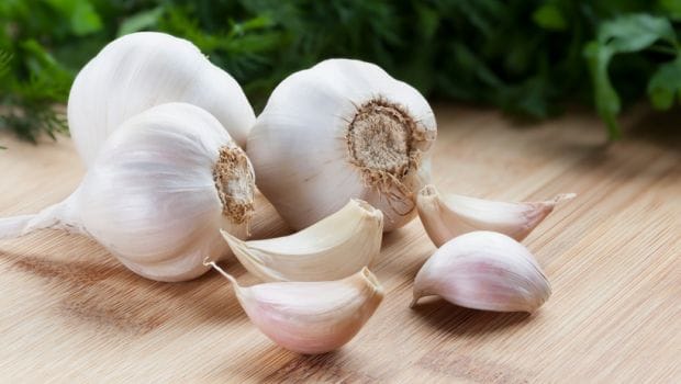 Câu chuyện củ tỏi trừ tà trong tháng 7 cô hồn và cách dùng tỏi chuẩn phong thủy- Ảnh 2.