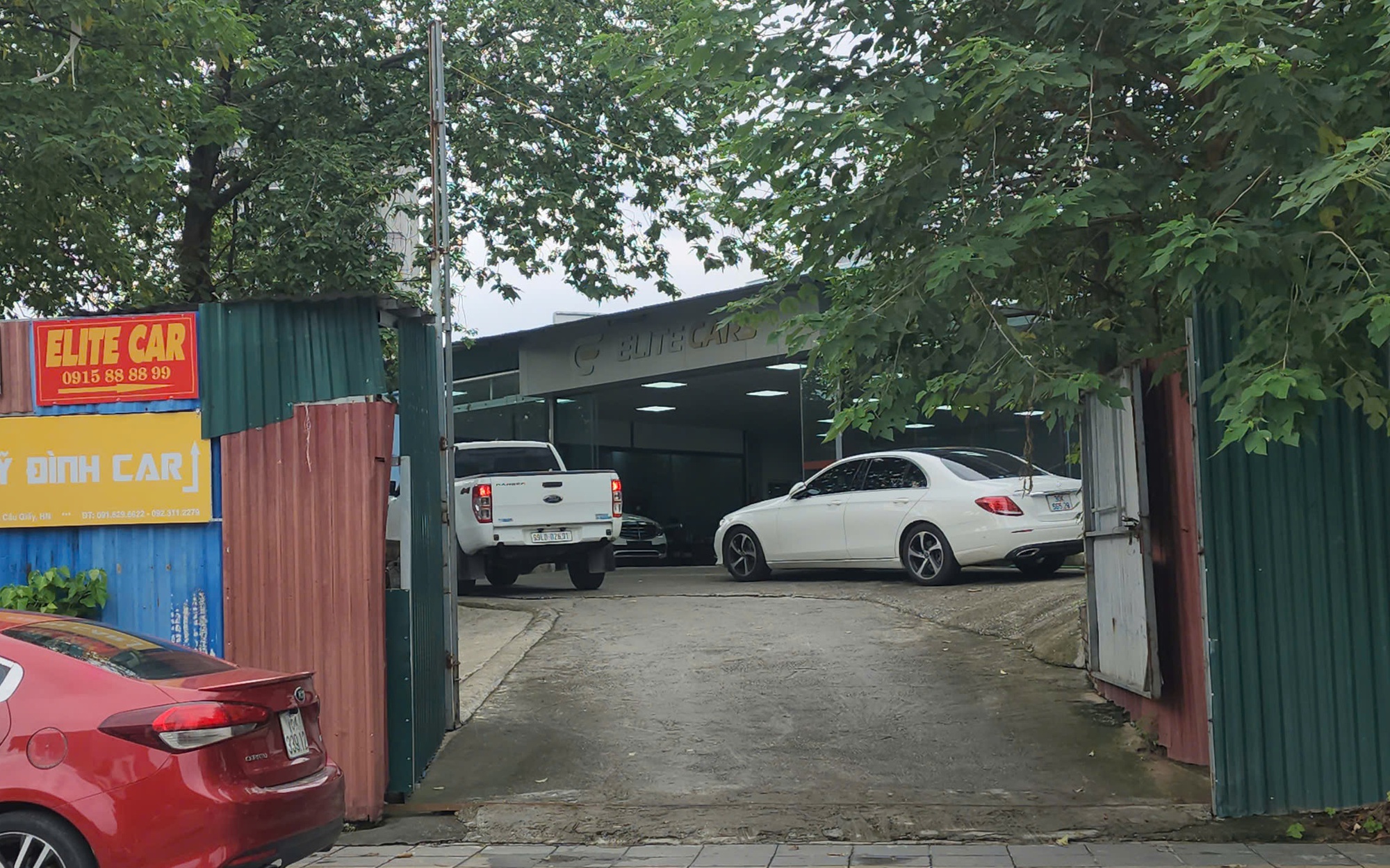 H&agrave; Nội: Sau s&aacute;p nhập, loạt nh&agrave; xưởng tr&ecirc;n đất dự &aacute;n ở phường Cầu Giấy vẫn c&ograve;n tồn tại