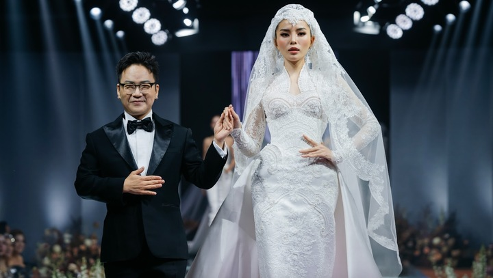 Nona Ky Duyen memamerkan kecantikannya yang anggun dalam gaun pengantin - Foto 1. Hoa hậu Kỳ Duyên khoe sắc vóc quý phái trong trang phục cô dâu- Ảnh 1.