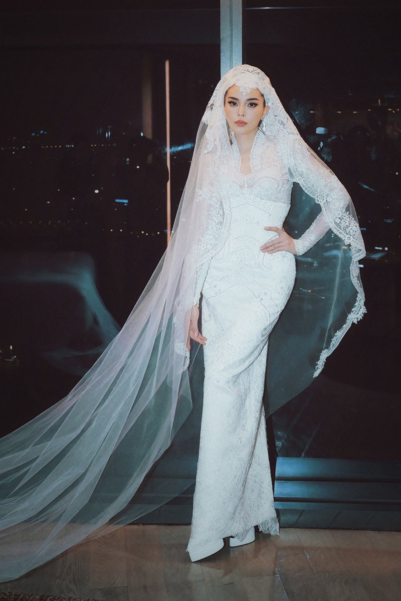 Nona Ky Duyen memamerkan kecantikannya yang anggun dalam gaun pengantin - Foto 4. Hoa hậu Kỳ Duyên khoe sắc vóc quý phái trong trang phục cô dâu- Ảnh 4.