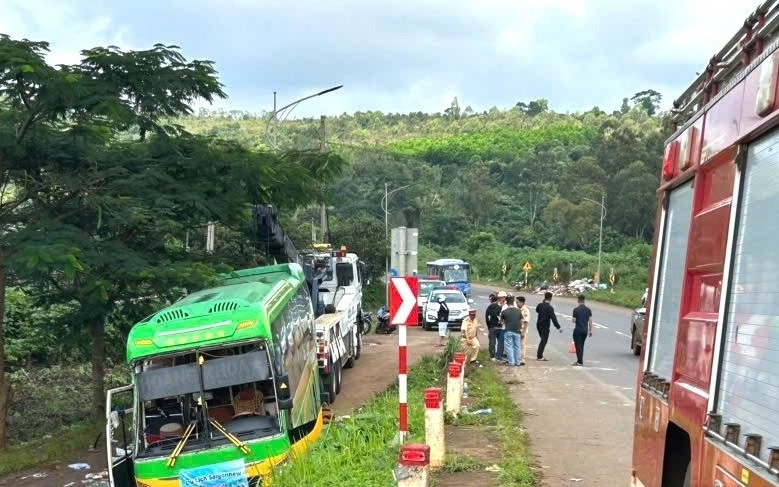 Công an thông tin nguyên nhân xe khách chở 46 người bị lật ở Đắk Lắk