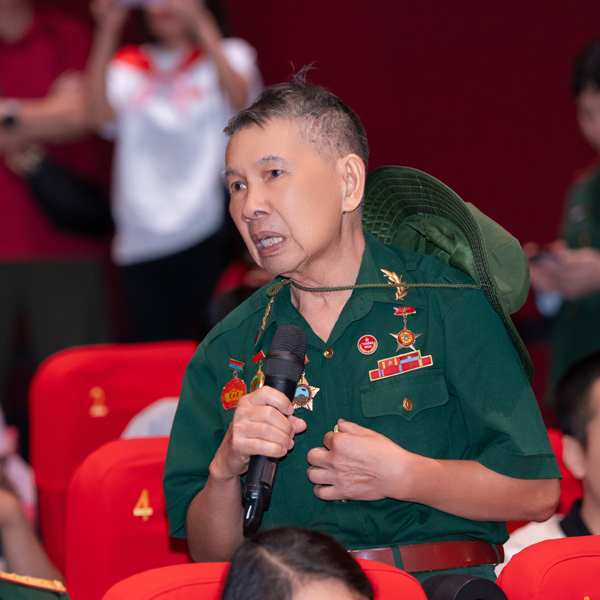 Cựu chiến binh chiến trường Quảng Trị xúc động trước 'Mưa đỏ': Đồng nghiệp tôi nằm ở Thành cổ có lẽ đang mỉm cười mãn nguyện- Ảnh 3. Cựu chiến binh chiến trường Quảng Trị xúc động trước 'Mưa đỏ': Đồng nghiệp tôi nằm ở Thành cổ có lẽ đang mỉm cười mãn nguyện- Ảnh 3.