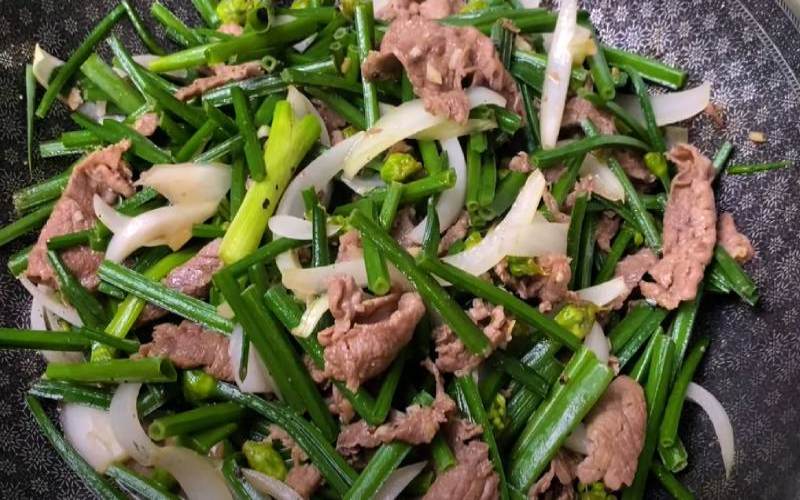 tong-hop-8-mon-ngon-tu-he-thom-ngon-dinh-duong-de-lam-202311270029123957-1755595477922-17555954781291899677022.jpg