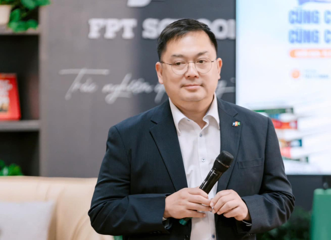 Hành trình 'sống hết mình, học đến cùng' của ông Hoàng Nam Tiến - Ảnh 1.