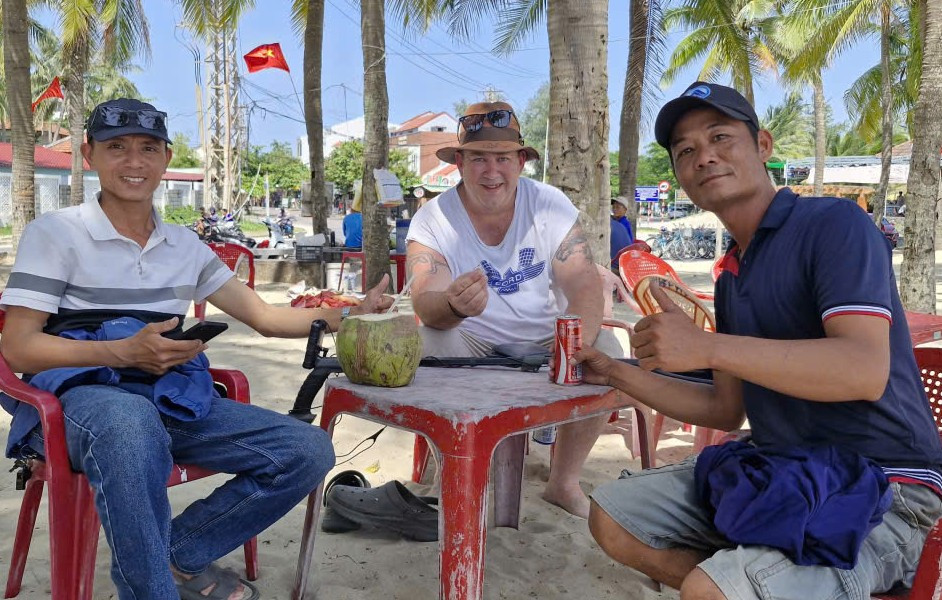 Chiếc nhẫn kim cương bị rơi trên bãi biển và lời cảm ơn đầy xúc động từ du khách - Ảnh 3.