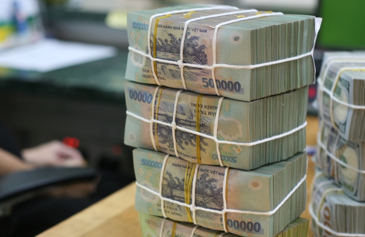 2 ngân hàng có lãi suất 12 tháng cao hơn 7,6%: Gửi tiết kiệm 200 triệu đồng nhận tiền lãi bao nhiêu?- Ảnh 2.
