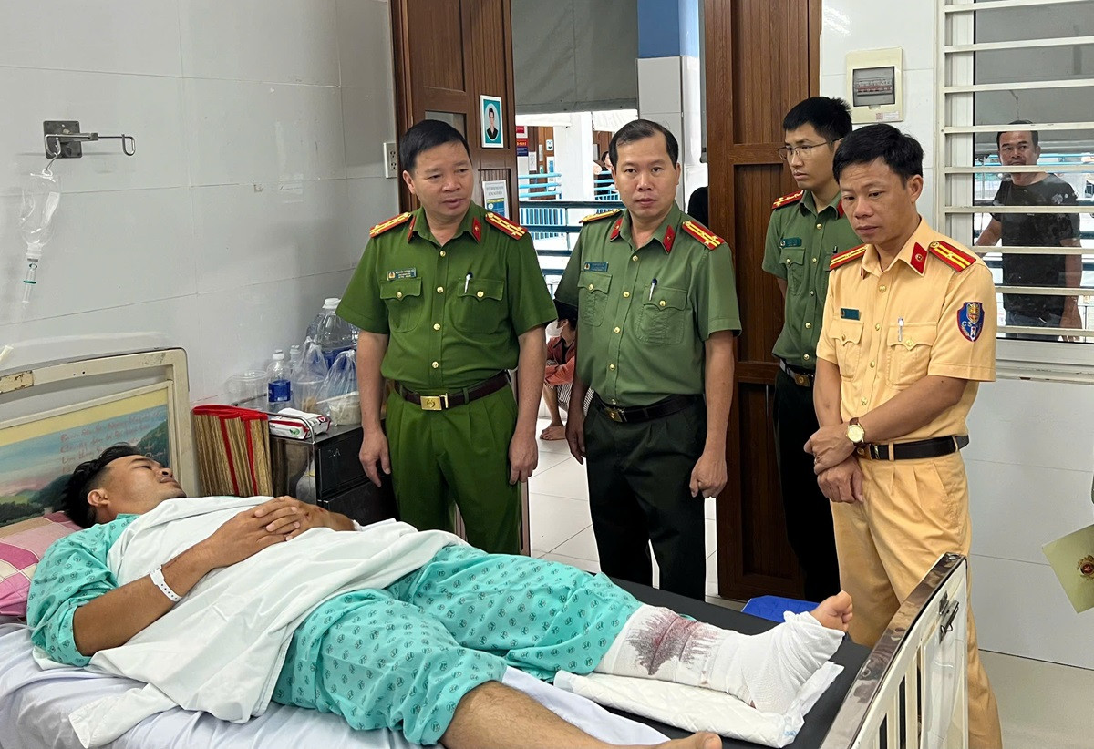 trung-ta-csgt-bi-tong-gay-chan-khi-chan-xe-vi-pham-1776-1755677601230-1755677602032753010829.jpg