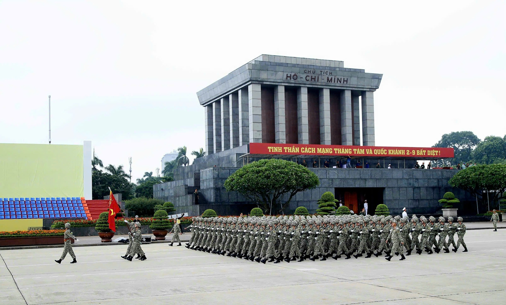 Các khối diễu binh, diễu hành lần đầu tập luyện trên Quảng trường Ba Đình - Ảnh 6.