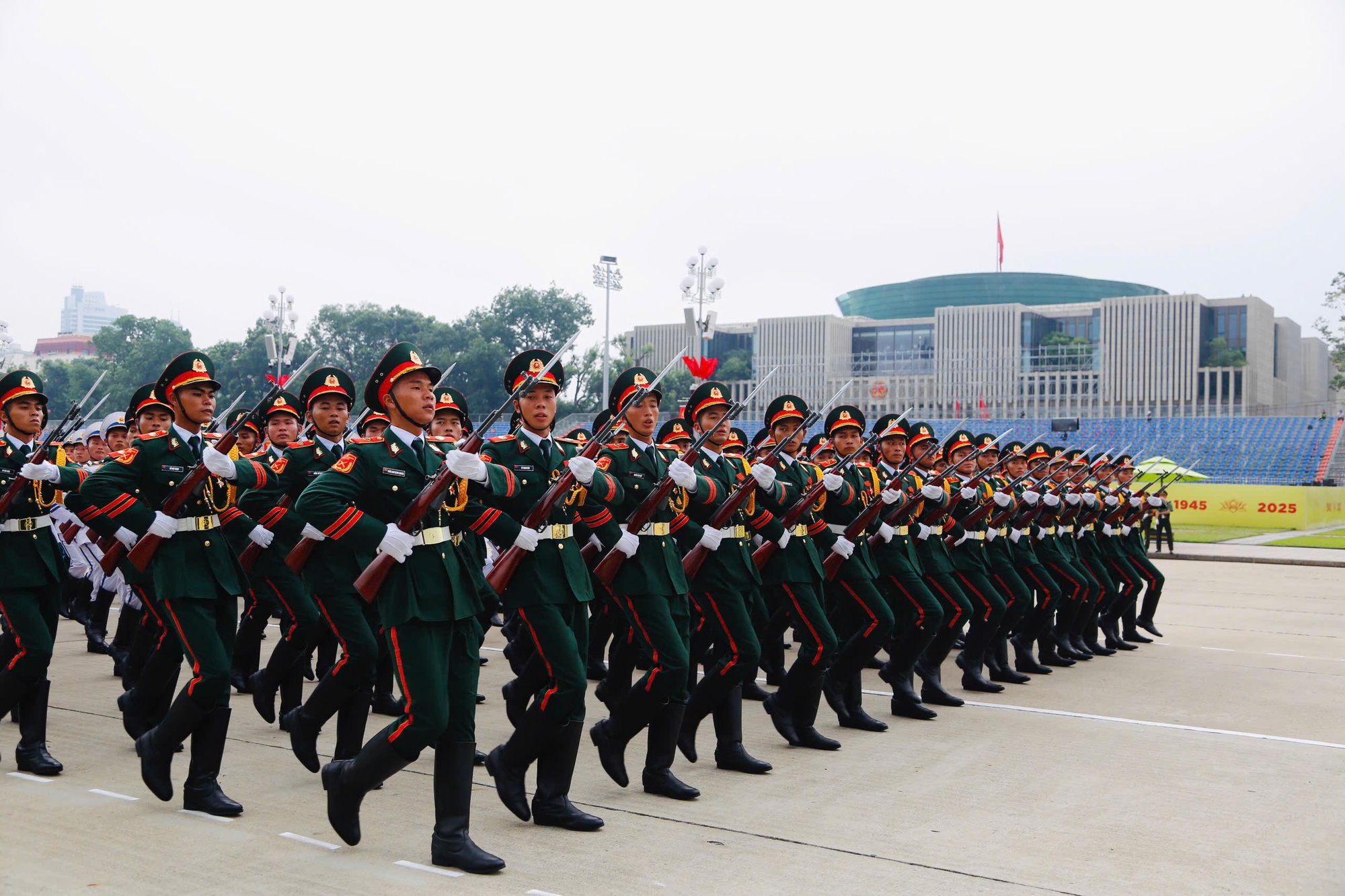 Các khối diễu binh, diễu hành lần đầu tập luyện trên Quảng trường Ba Đình - Ảnh 7.