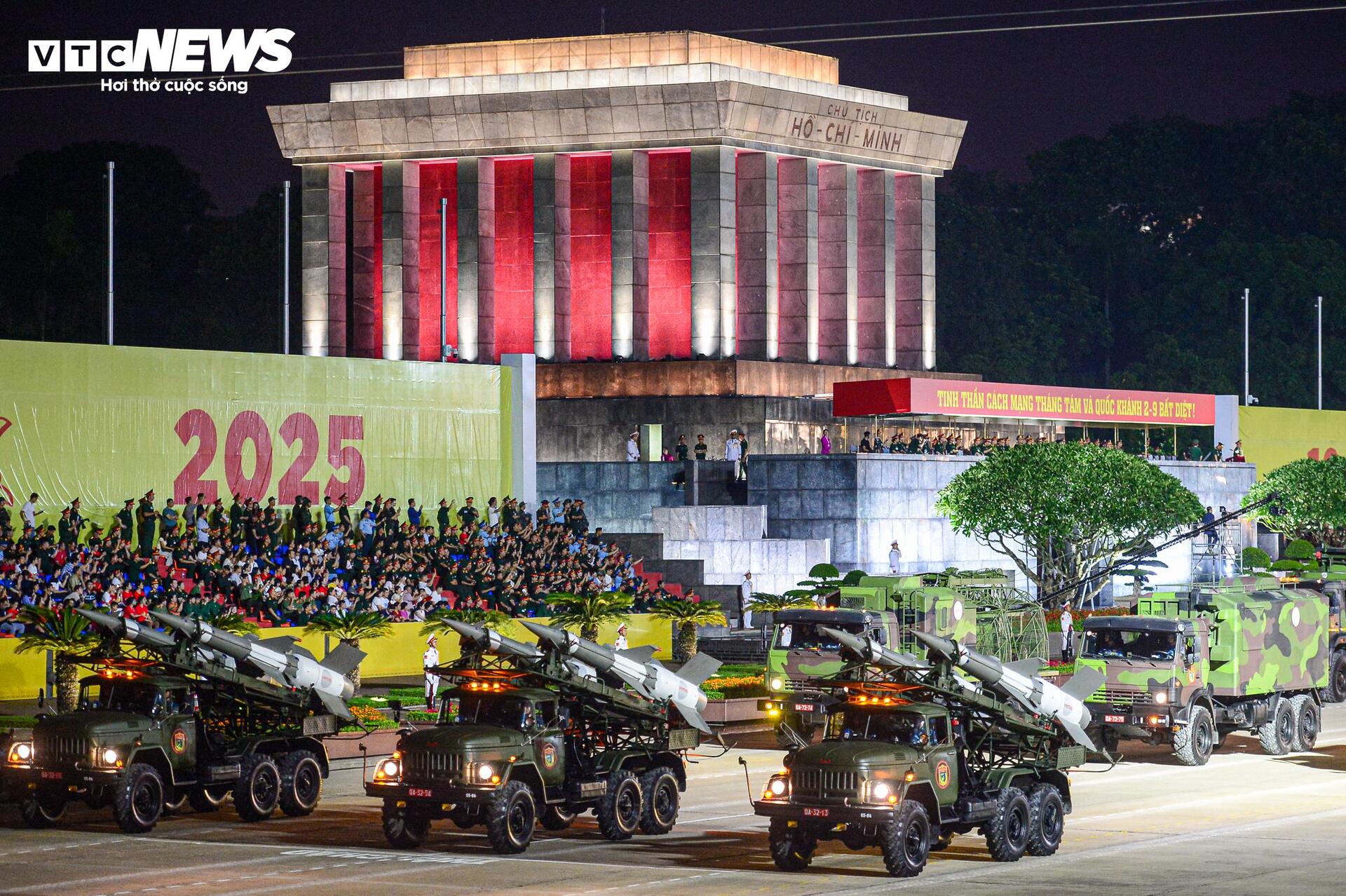 dan-khi-tai-lan-dau-tong-hop-luyen-tai-quang-truong-ba-dinh-21-8-2025-vtcnews-17-21581461-1755797274944-1755797275104166625080.jpg