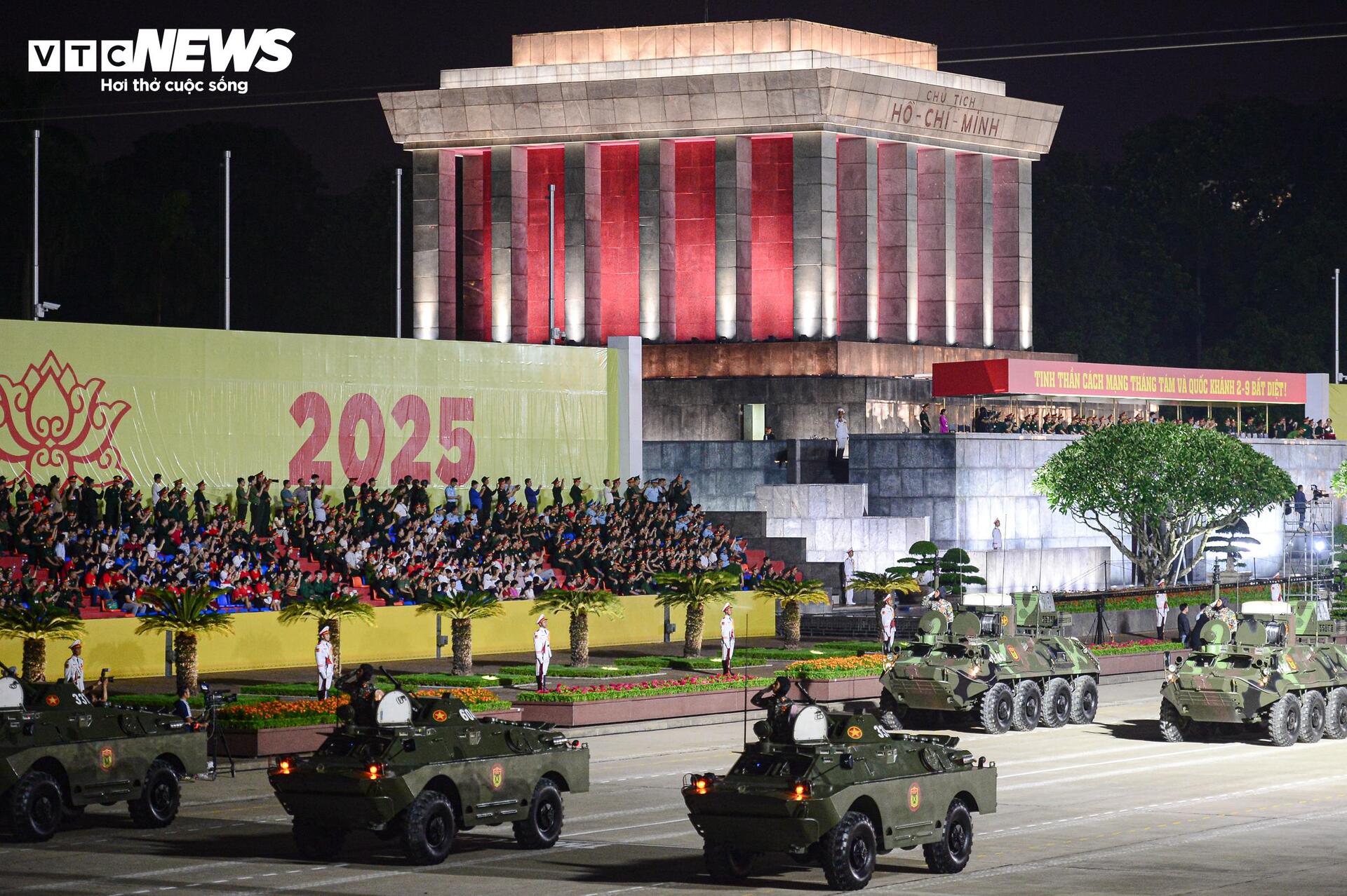 dan-khi-tai-lan-dau-tong-hop-luyen-tai-quang-truong-ba-dinh-21-8-2025-vtcnews-2-21460235-1755797265475-17557972655971220750040.jpg