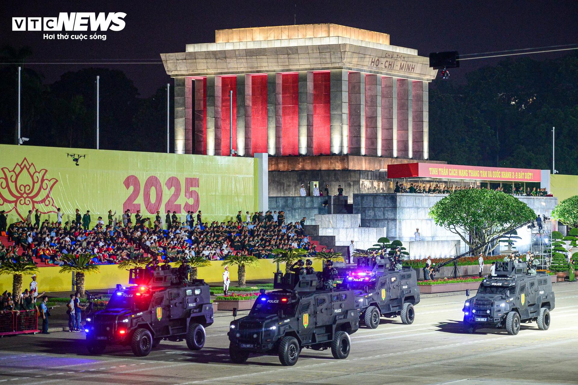 dan-khi-tai-lan-dau-tong-hop-luyen-tai-quang-truong-ba-dinh-21-8-2025-vtcnews-24-21542505-1755797280009-1755797280151917693599.jpg